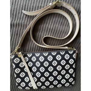Fossil Womens Crossbody Clutch Black White Pattern Bag Purse‎ Removable Strap